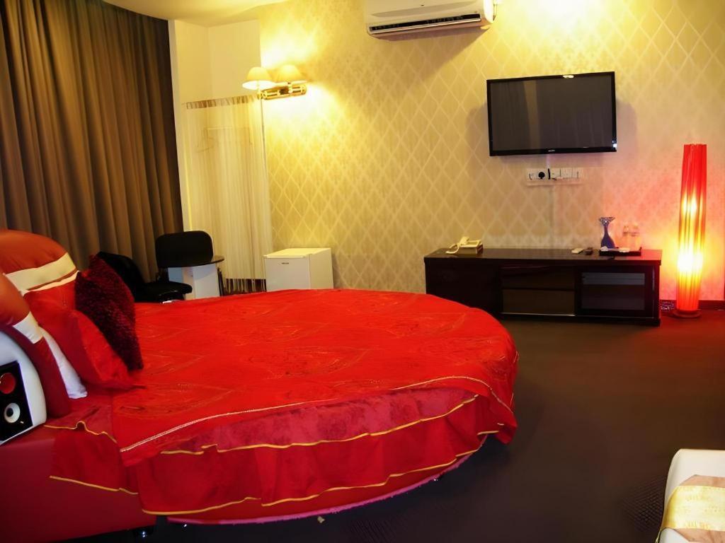איפוה Paragon City Hotel מראה חיצוני תמונה