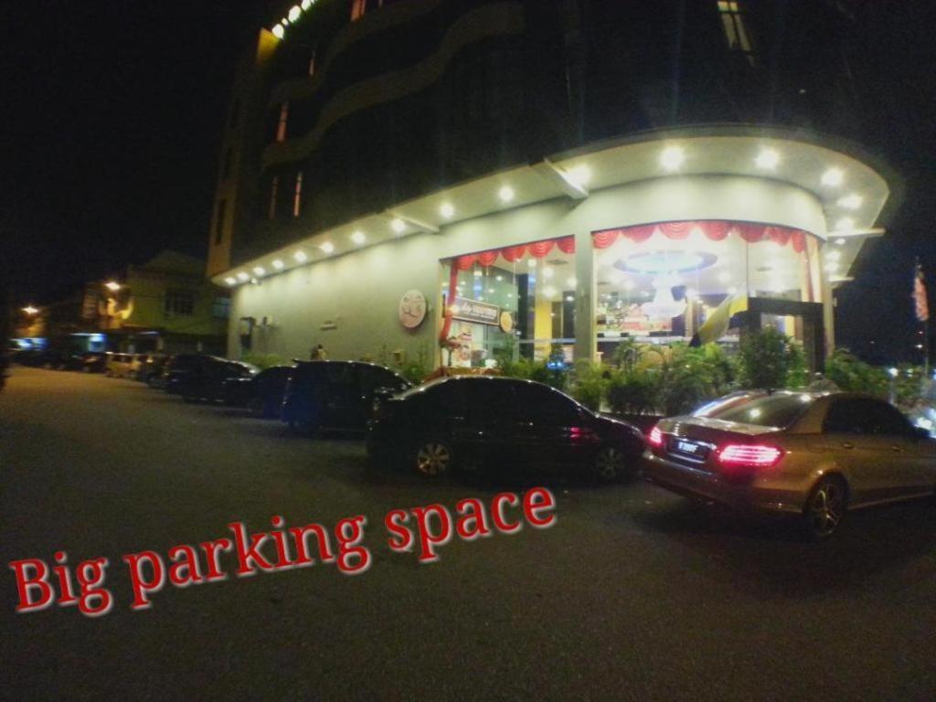 איפוה Paragon City Hotel מראה חיצוני תמונה