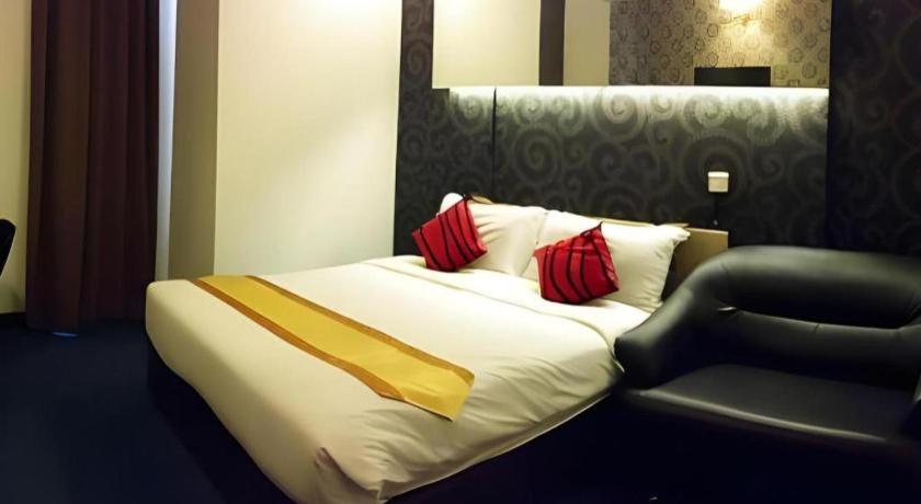 איפוה Paragon City Hotel מראה חיצוני תמונה