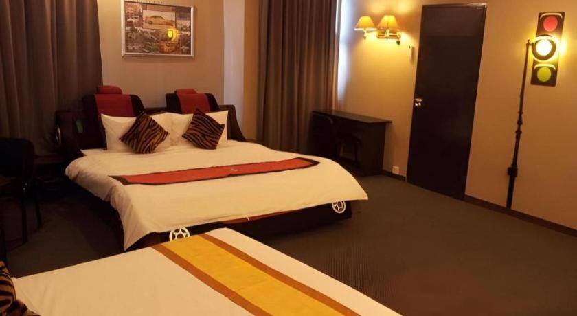 איפוה Paragon City Hotel מראה חיצוני תמונה