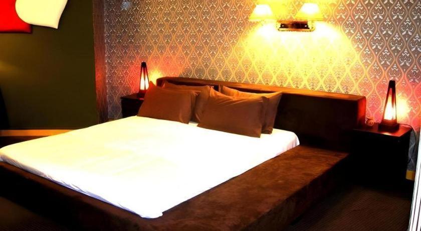 איפוה Paragon City Hotel מראה חיצוני תמונה