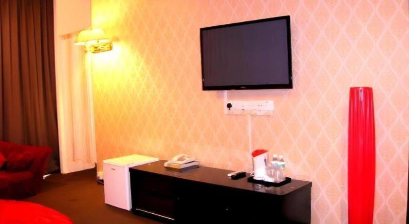 איפוה Paragon City Hotel מראה חיצוני תמונה