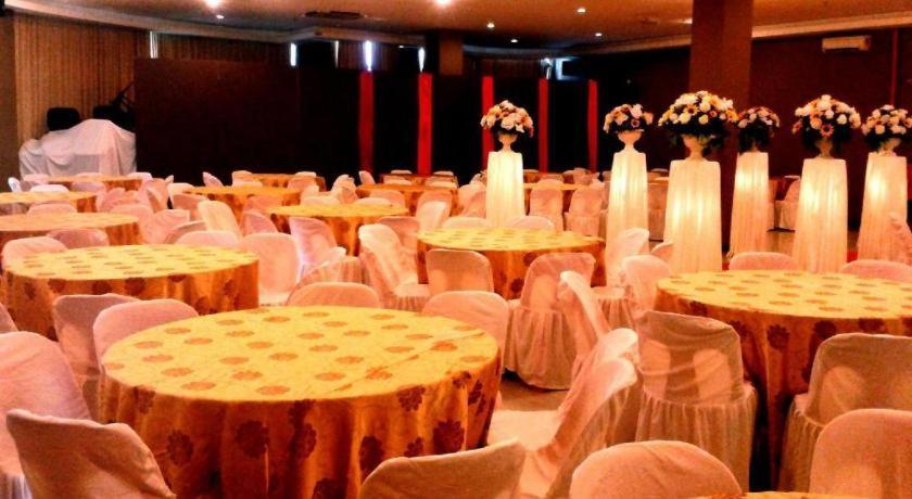 איפוה Paragon City Hotel מראה חיצוני תמונה
