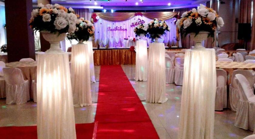 איפוה Paragon City Hotel מראה חיצוני תמונה