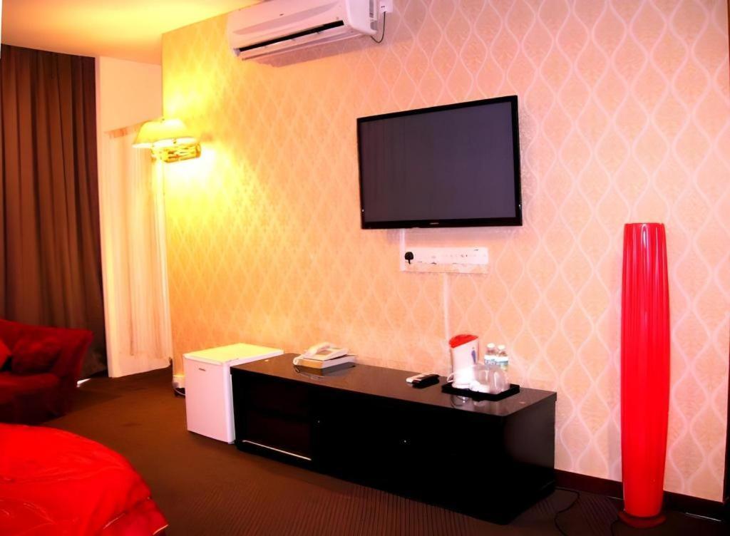 איפוה Paragon City Hotel מראה חיצוני תמונה